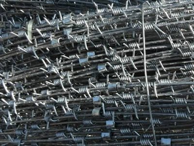 Concertina barbed wire has only one strand line wire with many small protrusions on the surface which is connected with clips and each twist barb has four spikes.