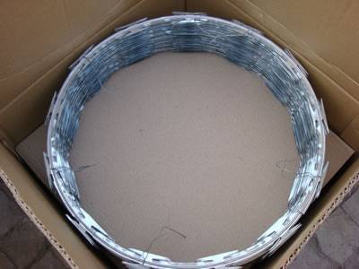razor wire packed in carton